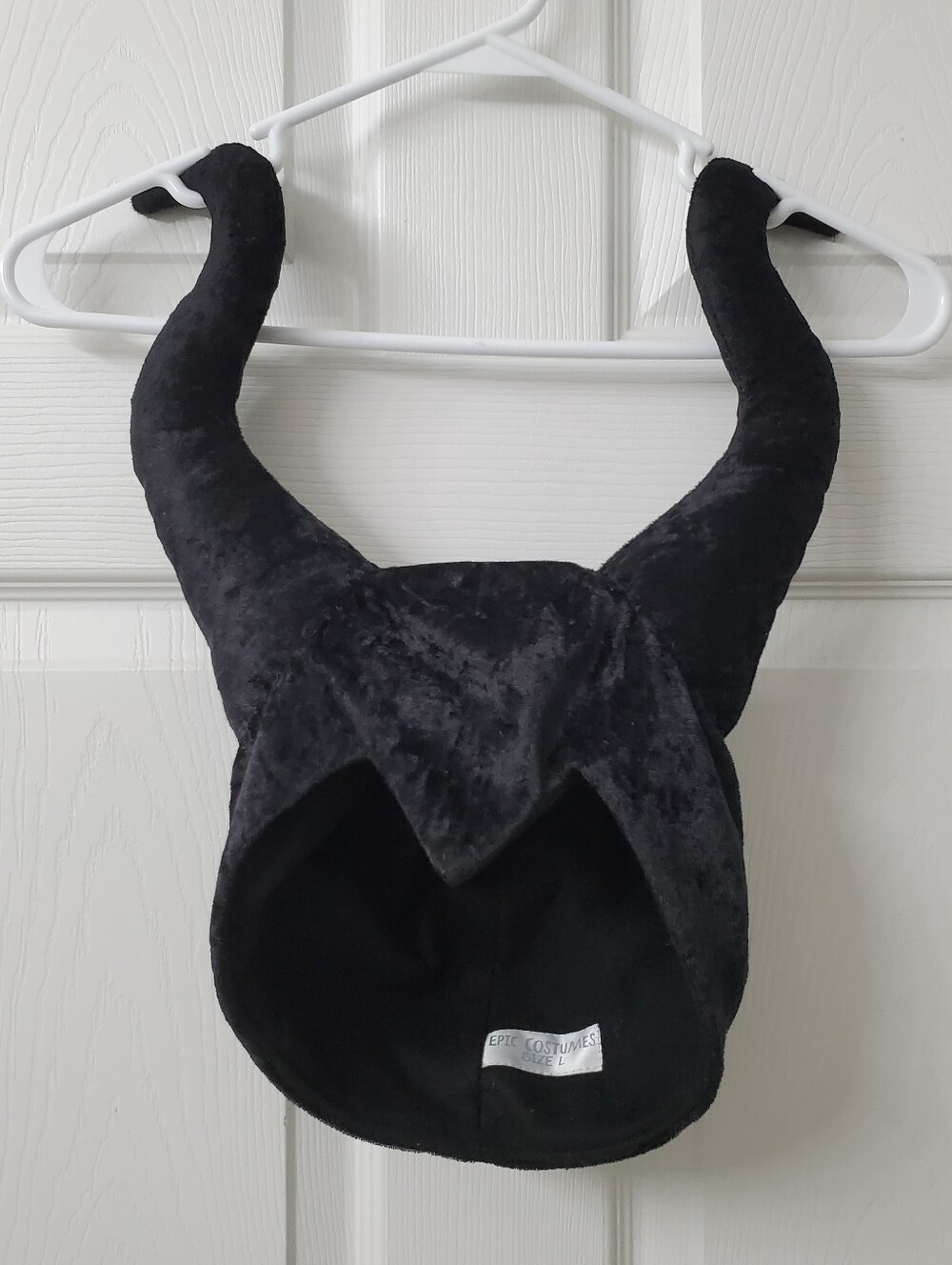 Epic Costumes Maleficent Cosplay Black Plush-Velvet Horned Hat Headpiece Sz L